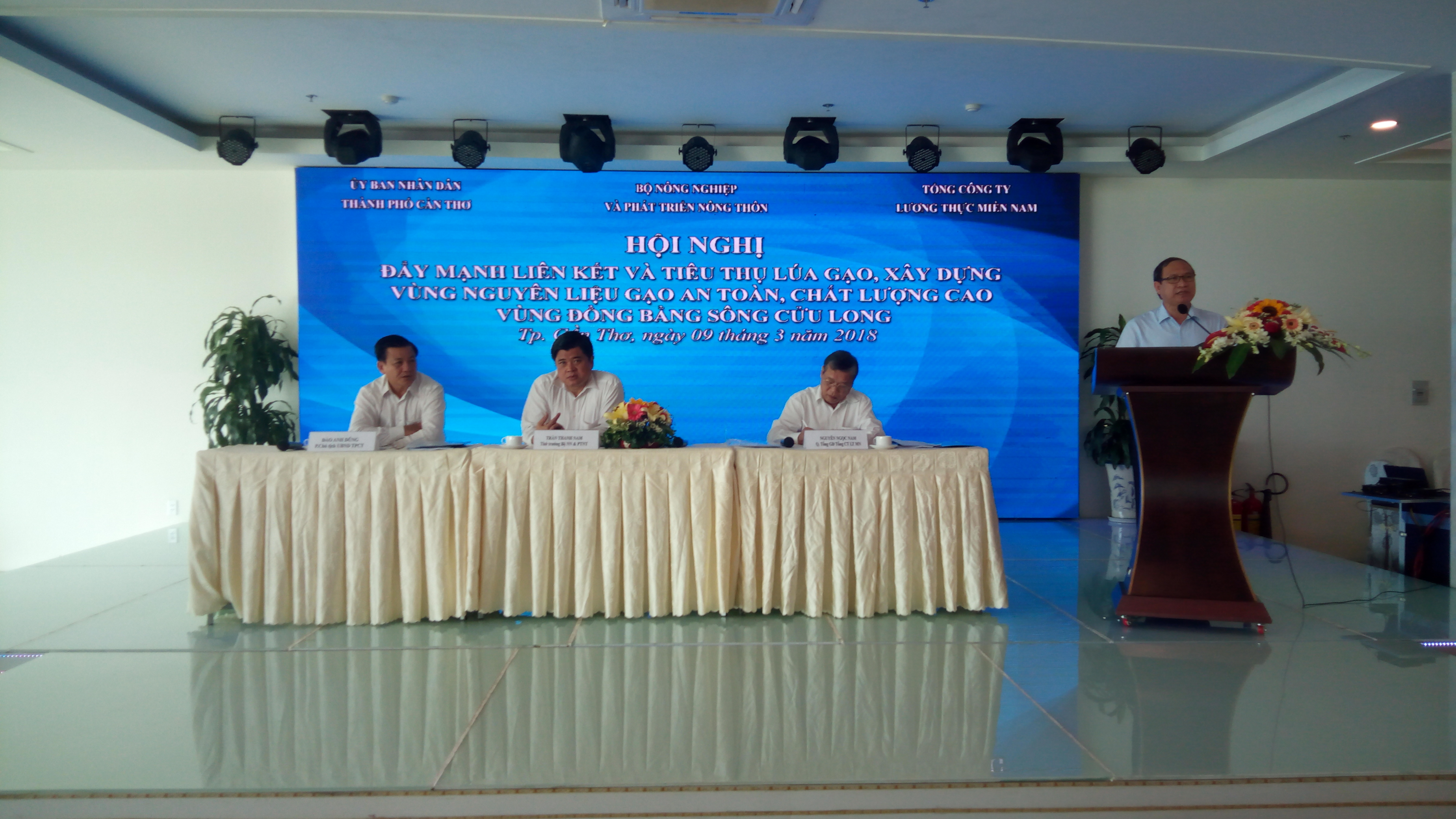 Cục trưởng Cục Kinh tế hợp tác và Phát triển nông thôn Ma Quang Trung phát biểu khai mạc Hội nghị