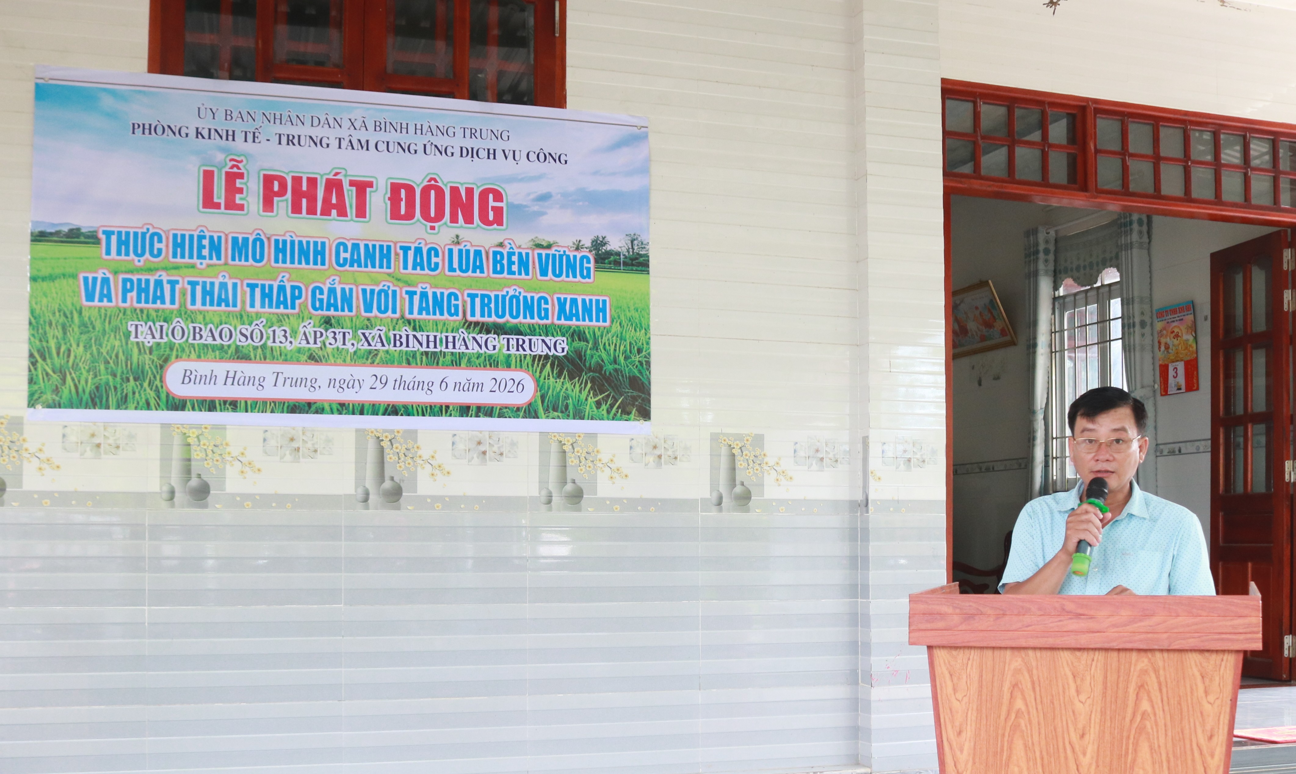 Phát động Mô hình canh tác lúa chất lượng cao và phát thải thấp